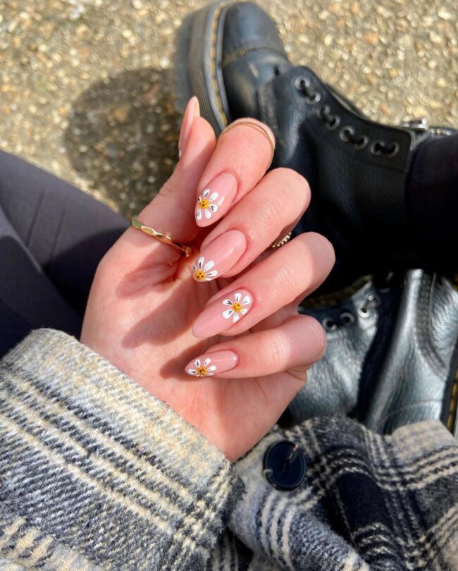 57 Trendy Almond Nails for Spring 2022 — Daisy Nail Art Design