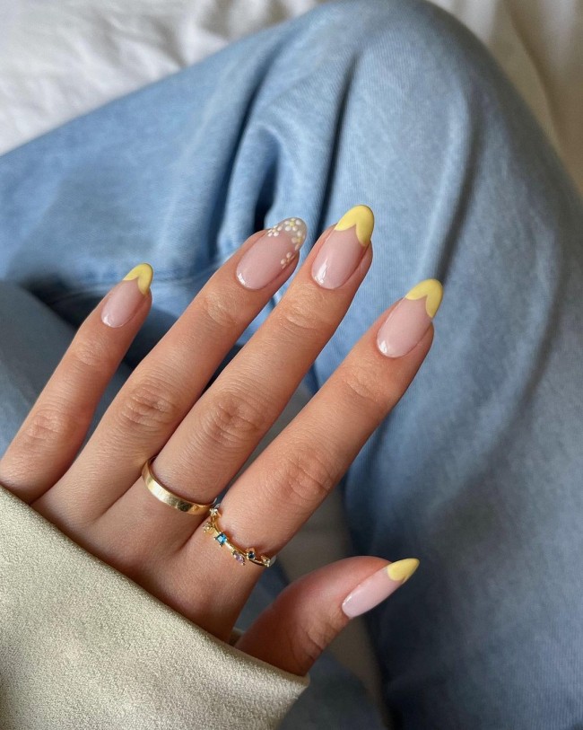 50 Cute & Flirty French Manicure Designs 2022 — Daisy & Pastel Yellow Heart Tip