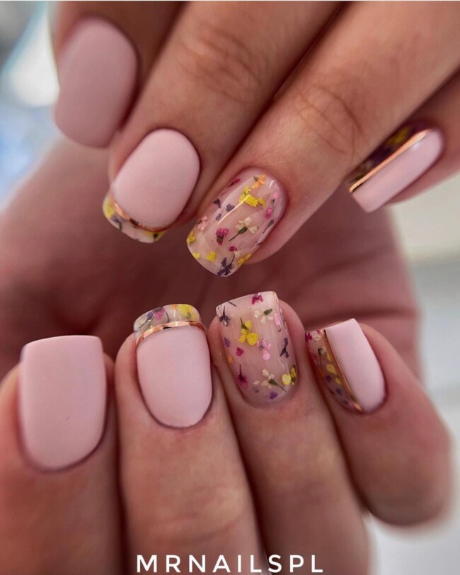 50 Cutest Short Nail Designs for Spring 2022 — Pressed Dried Flower Short Nails