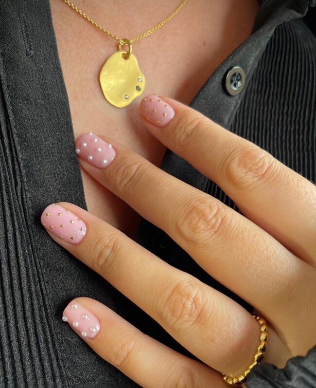 50 Cutest Short Nail Designs for Spring 2022 — Rhinestone & Pearl Short Nails