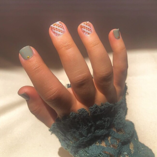 50 Most Stylish Sage Green Nail Designs — Sage & Zigzag Short Nails