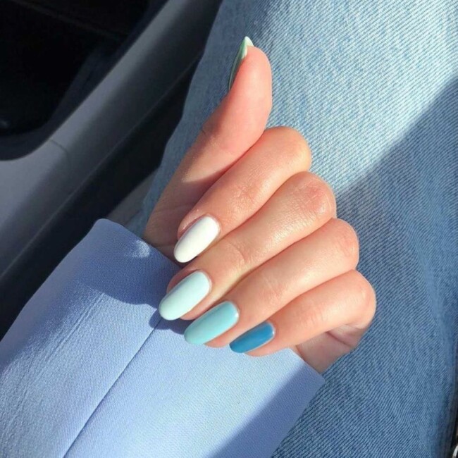 30 Hot Spring Nail Colors in 2022 — Gradient Blue Teal Nails