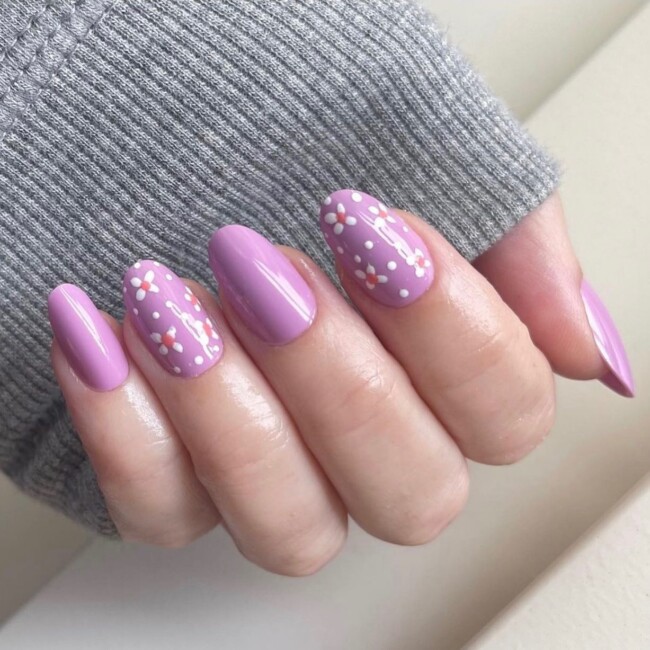 30 Hot Spring Nail Colors in 2022 — Soft Purple Nails with Daisies