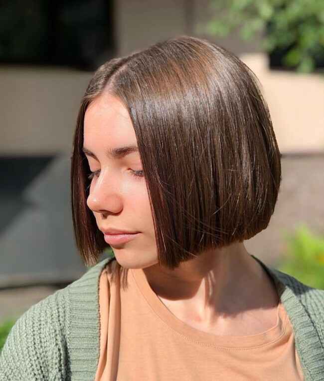 50 Cute Bob Haircuts For Every Hair Type — Middle Part Bob Haircut