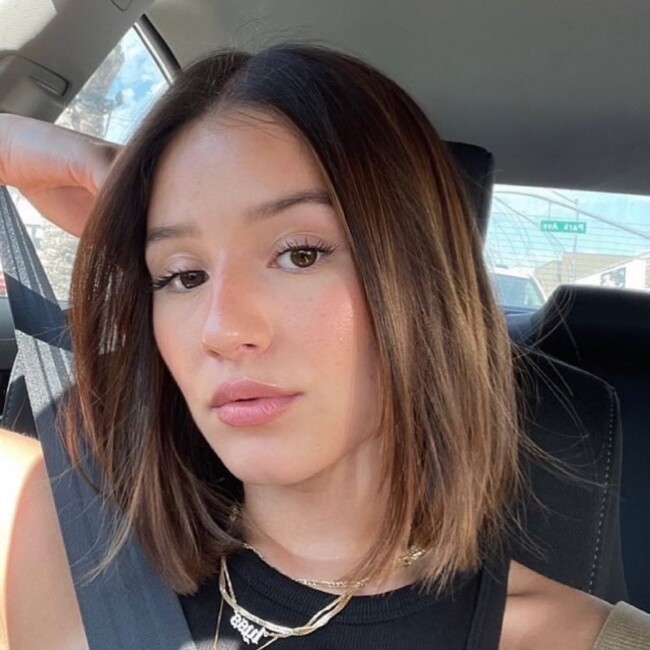 middle part bob with highlights, bob hairstyles, short layered bob with a middle part, middle part layered bob, short bob with middle part, middle part bob blunt cut, bob haircuts, chin-length bob, textured bob, blunt bob haircut