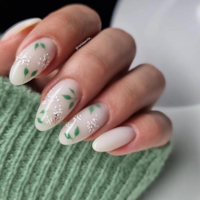 70+ Nail Art Designs Will Make You Want To Try ASAP — Green and White Floral Spring Nails