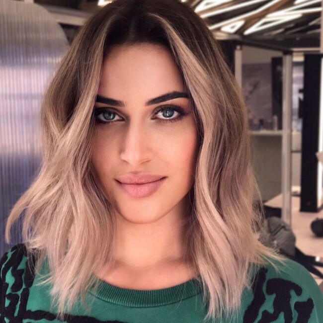 medium hairstyles, medium haircuts, hairstyles 2022 female medium length, mid length hairstyles 2022, medium layered haircuts 2022, medium length hairstyles 2022, shoulder length hairstyles, lob hairstyles, long bob hairstyle,s medium length hair