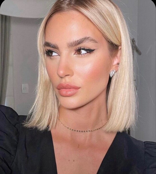 30+ Stylish Lob Haircuts in 2022 — Blonde Sleek Lob Hairstyle