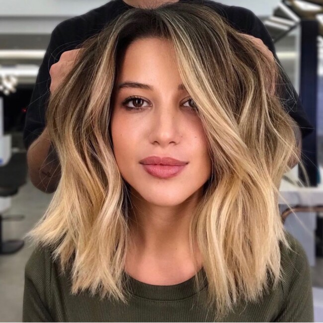 55 Gorgeous Hairstyles for Medium Length Hair — Honey Blonde Balayage ...