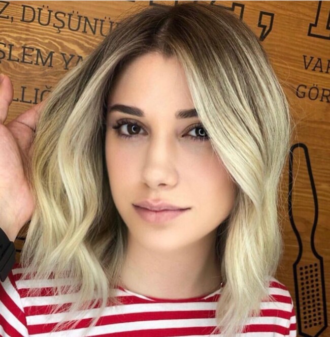 30+ Stylish Lob Haircuts in 2022 — Blonde Lob Hairstyle with Loose Waves