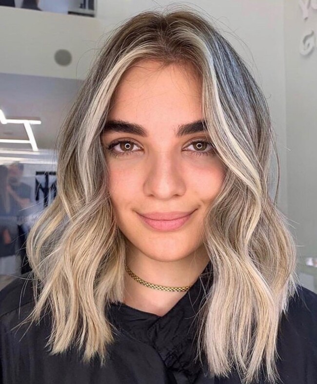 55 Gorgeous Hairstyles for Medium Length Hair — Ash Blonde with Platinum Face-Framing Lob Hairstyle