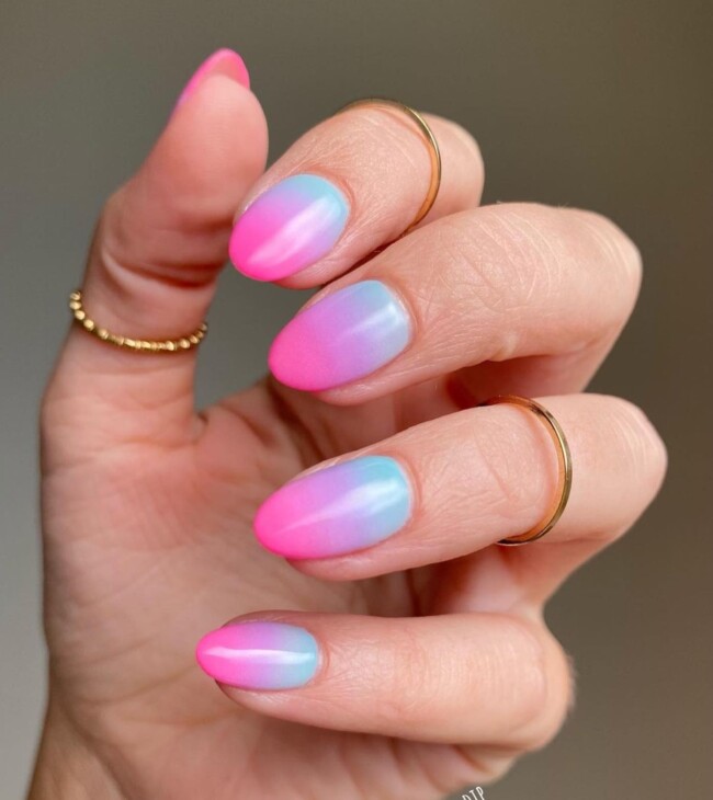 40 Cute Summer Nails for 2022 — Ombre Blue and Pink Nail Art