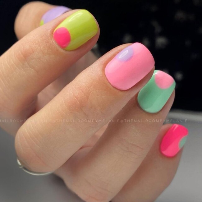 40 Cute Summer Nails for 2022 — Colorful Abstract Short Nail Art