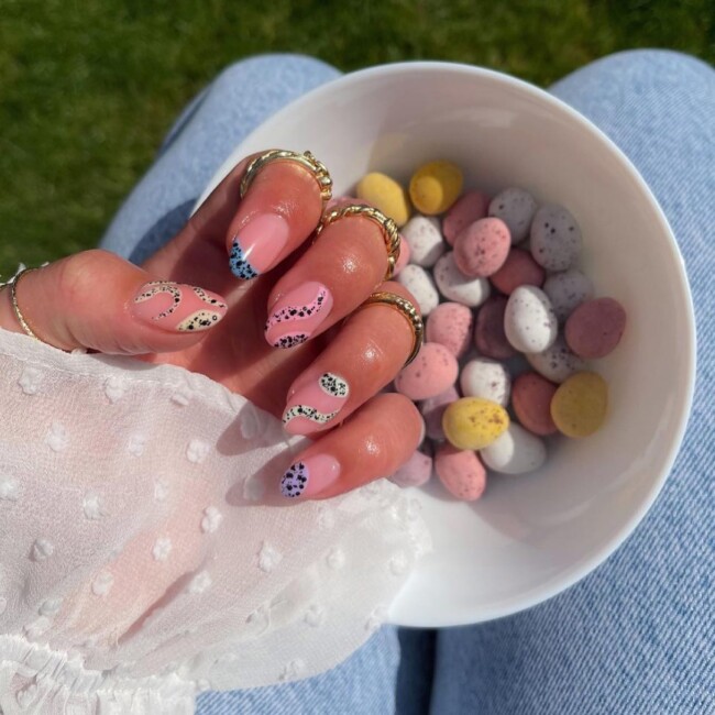 60+ Cute Easter Nail Art Designs — Speckled Egg Swirl Nude Nails