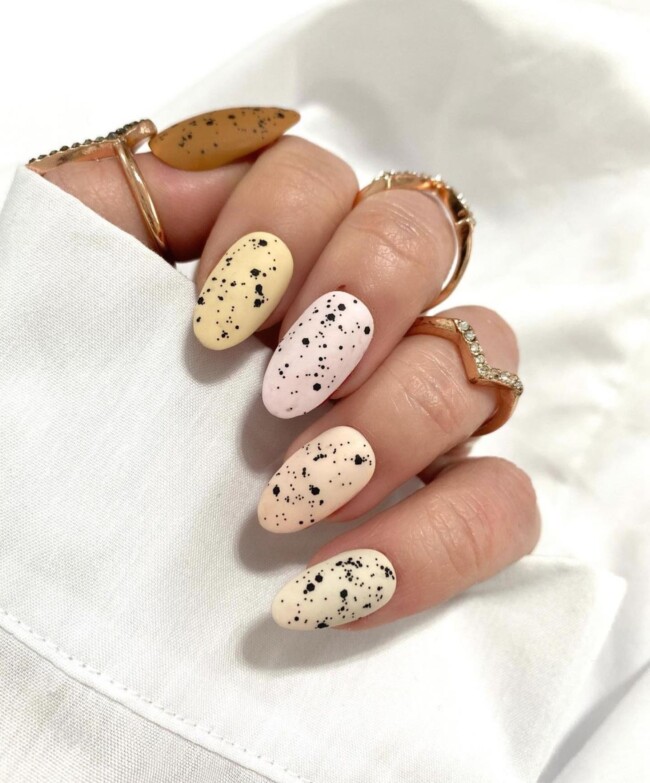 60+ Cute Easter Nail Art Designs — Soft Color Speckled Egg Nail Art