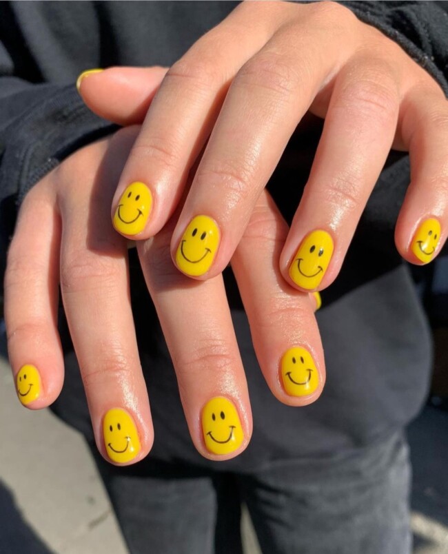 40 Cute Summer Nails for 2022 — Bright Yellow Smiley Face Nail Art