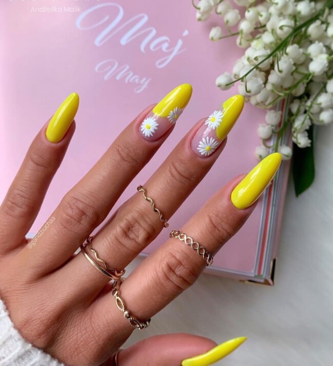 easter nails, easter nail designs 2022, easter nail art, bunny nails, speckled egg nails, eggshell nails, spring nails 2022, easter nails designs 2022, french tip easter nails, french twist easter nails, pastel nails, pastel french tip nails