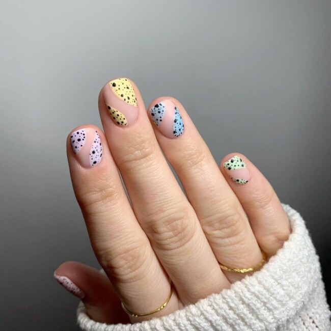 60+ Cute Easter Nail Art Designs — Speckled Egg Negative Space Short Nails