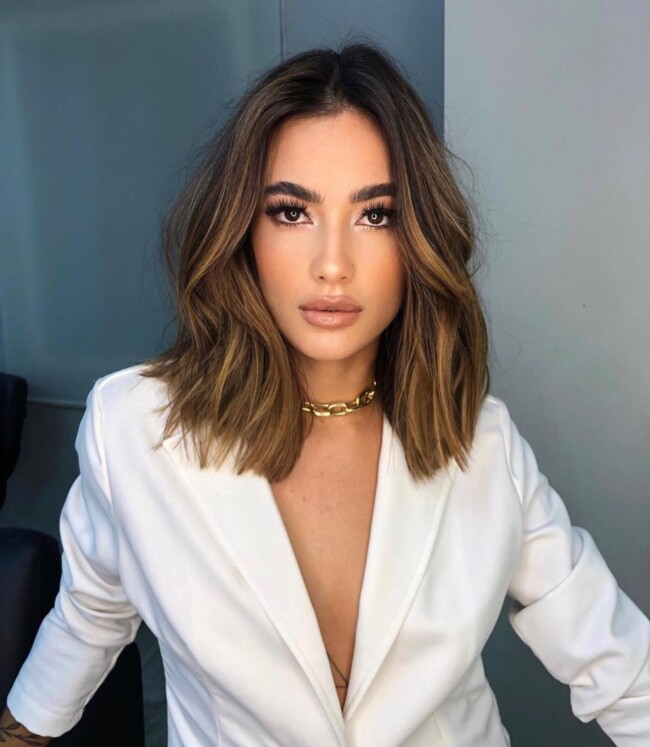 50 Best Bob and Lob Haircuts for Summer 2022 — Lob Hairstyle Caramel Highlights