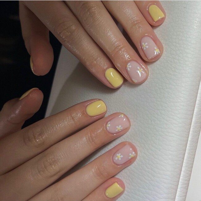 52 Super Pretty Floral Nail Designs — Daisy & Yellow Color Nail Polish