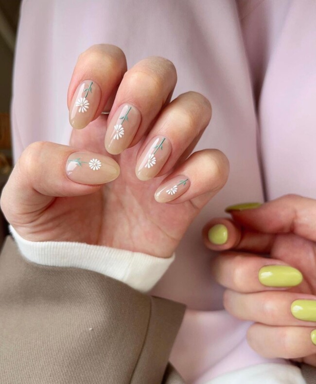 52 Super Pretty Floral Nail Designs — Daisy Nude Nails