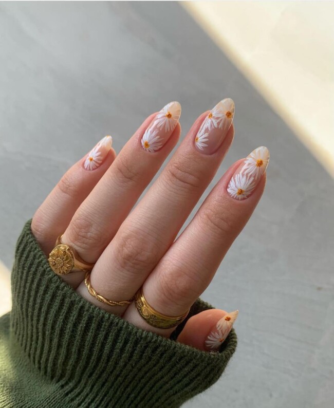 52 Super Pretty Floral Nail Designs — Daisy Natural Base Nails