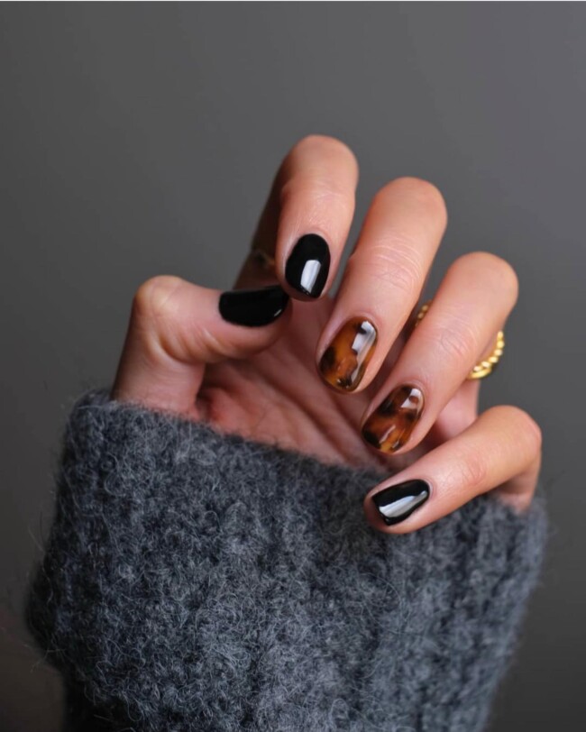 75 Ways to wear Tortoiseshell Nails — Black & Tortoiseshell Short Nails