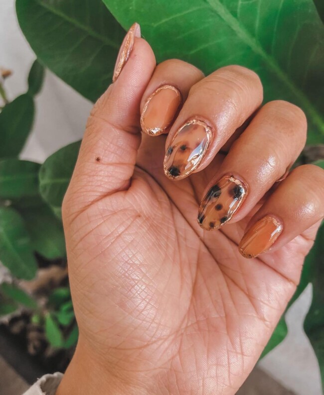 75 Ways to wear Tortoiseshell Nails — Gold Border Tortoiseshell Nail Art