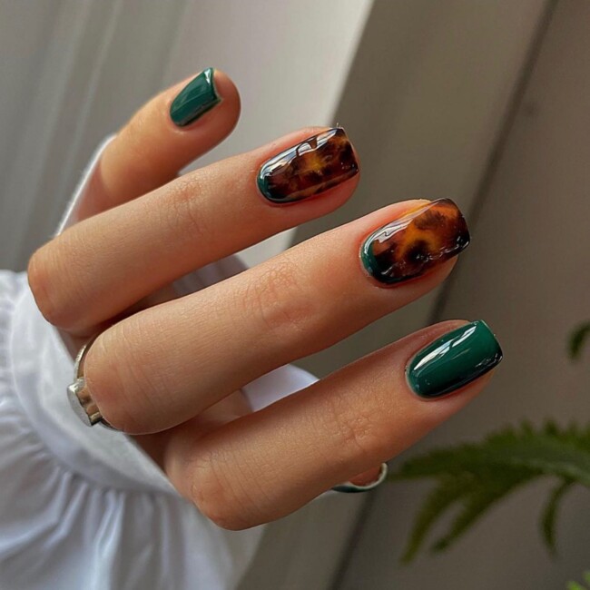 75 Ways to wear Tortoiseshell Nails — Green & Tortoiseshell Short Nails