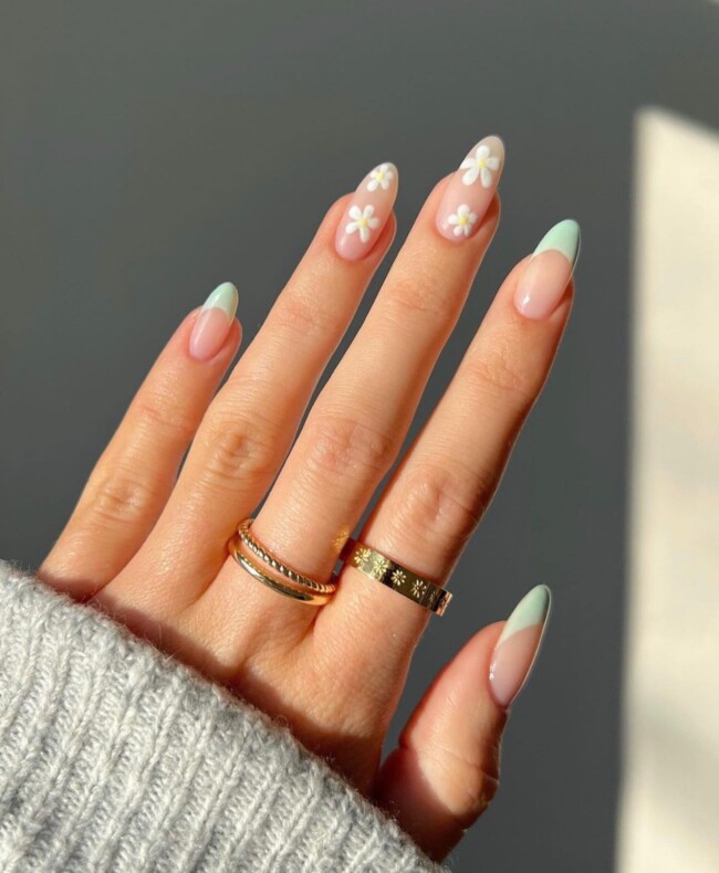 52 Super Pretty Floral Nail Designs — Daisy & Mint French Tip Nails