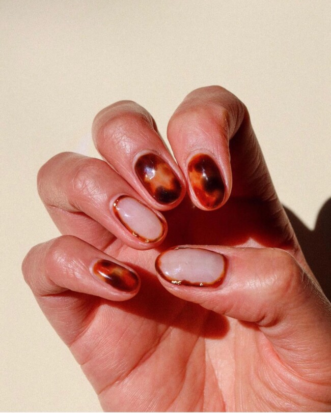 75 Ways to wear Tortoiseshell Nails — Mixed Tortoiseshell Nail Art