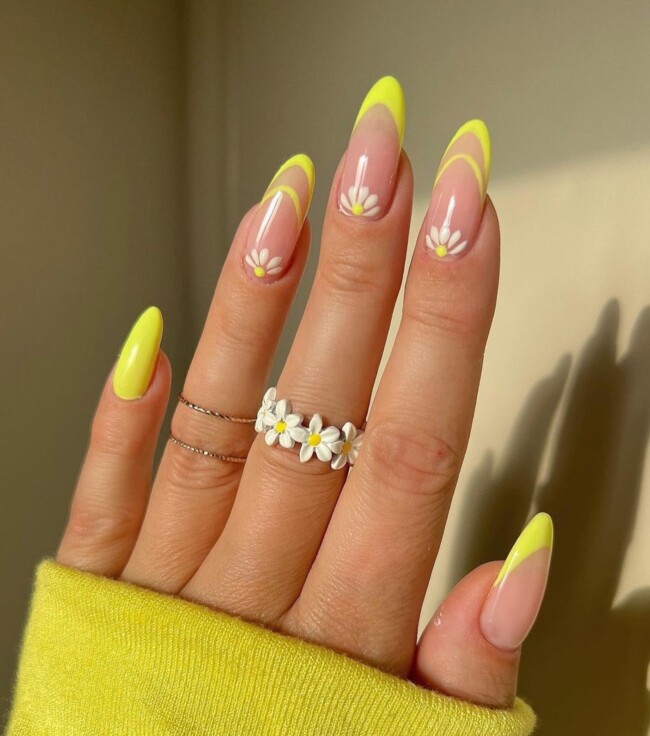 77 Summer French Nails That’ll Match Your Wardrobe — Yellow Double French with Daisies