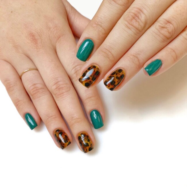 75 Ways to wear Tortoiseshell Nails — Green & Tortoiseshell Short Nail Art