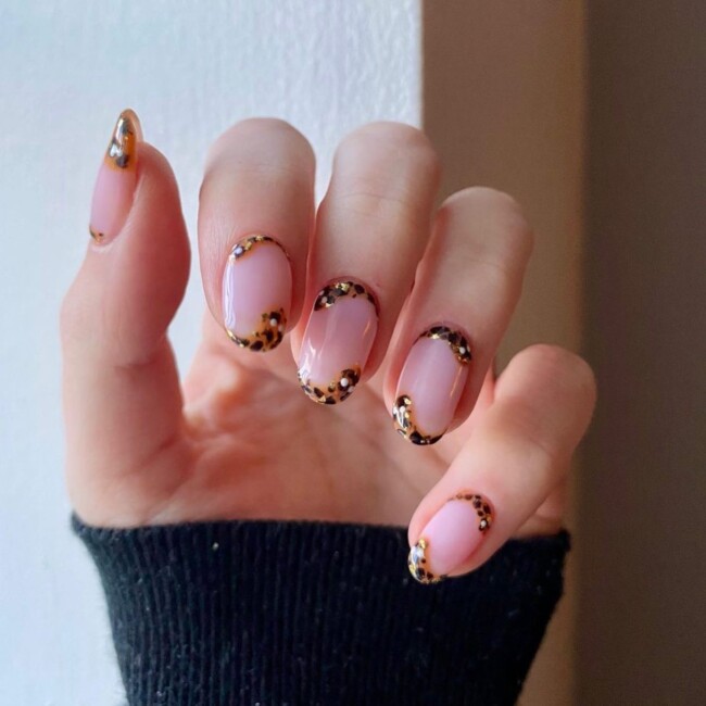 75 Ways to wear Tortoiseshell Nails — Negative Space Tortoiseshell Short Nail Art