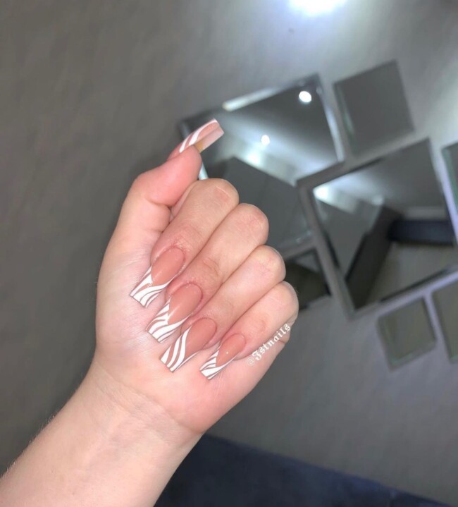 77 Summer French Nails That’ll Match Your Wardrobe — White Swirl Tip Nude Nails