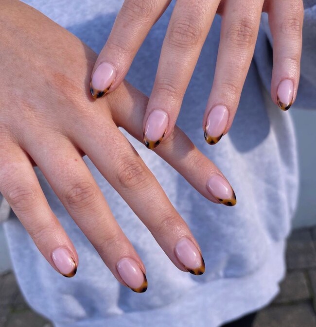 75 Ways to wear Tortoiseshell Nails — Cute Tortoiseshell French