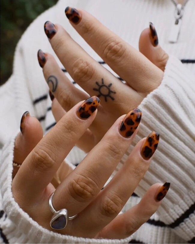 75 Ways to wear Tortoiseshell Nails — Tortoise shell Nails