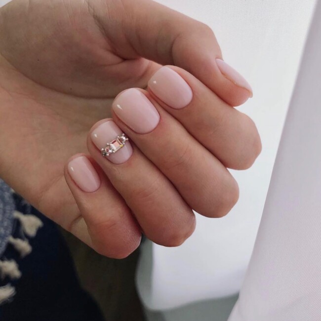 42 Stunning Bridal Nail Art Designs — Jewel Pink Short Nail Art