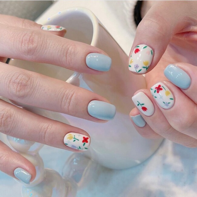 30 Aesthetic Pastel Nails That Are Perfect For Spring — Flower & Blue Nails Polish