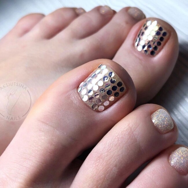 72 Cute Toe Nail Designs — Glitter Gold Pedicure Design