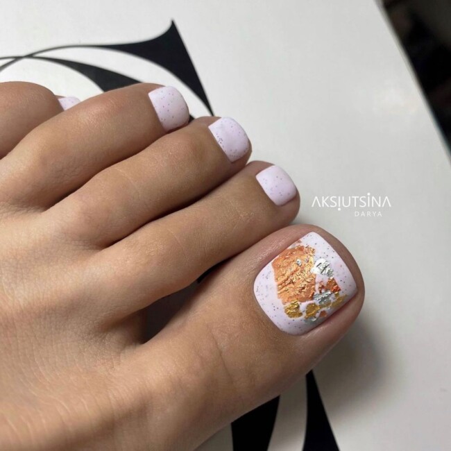 72 Cute Toe Nail Designs — Gold Foil Speckled Egg Pedicure