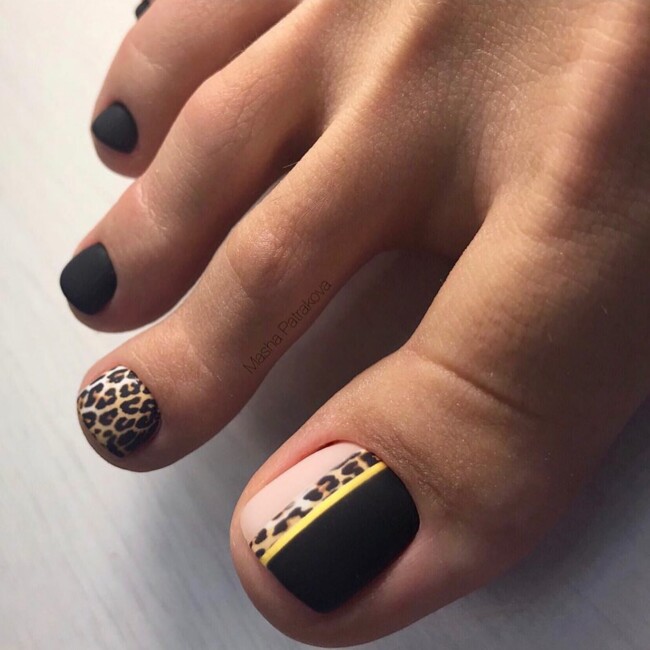 72 Cute Toe Nail Designs — Cheetah and Black Polish Pedicure