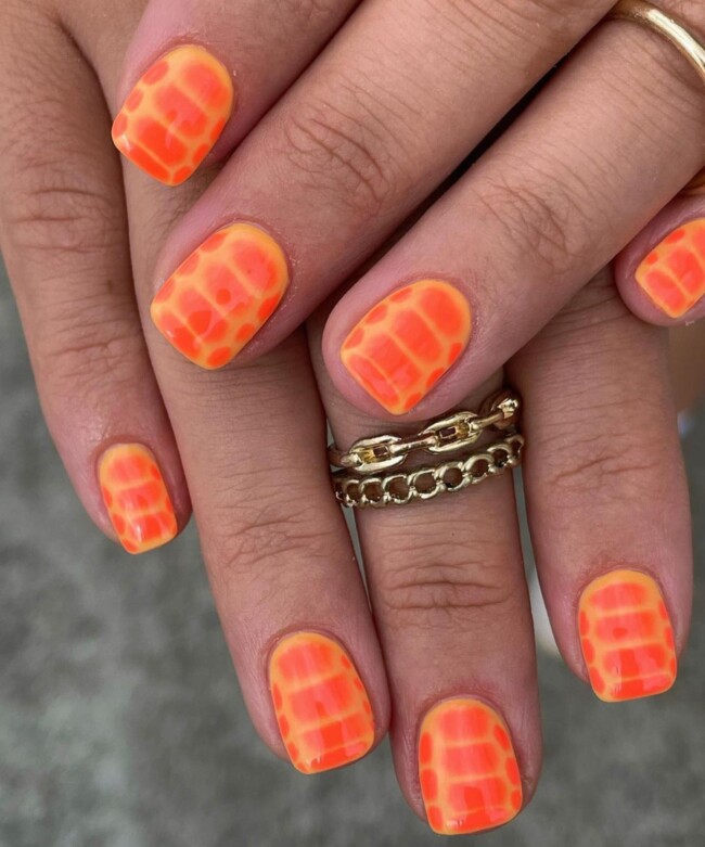 38 Short Summer Nails 2022 — Orange Snakeskin Nails