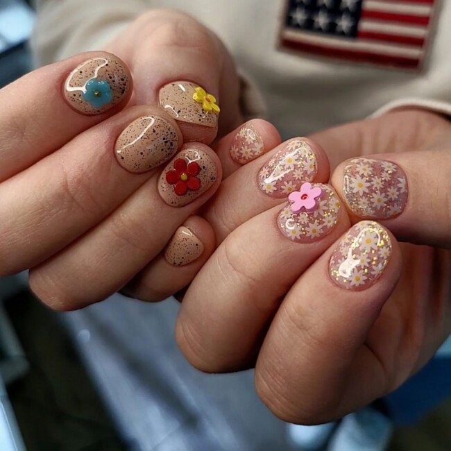 47 Best Spring Nails That Goes With Everything — Daisy Short Nail Art & 3D Colorful Daisies