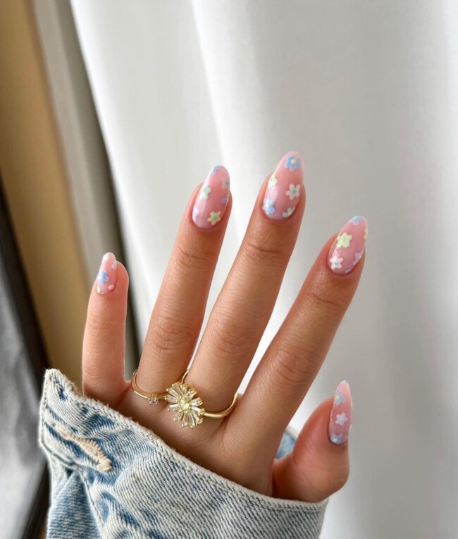 47 Best Spring Nails That Goes With Everything — Mixed Daisy Sheer Nails