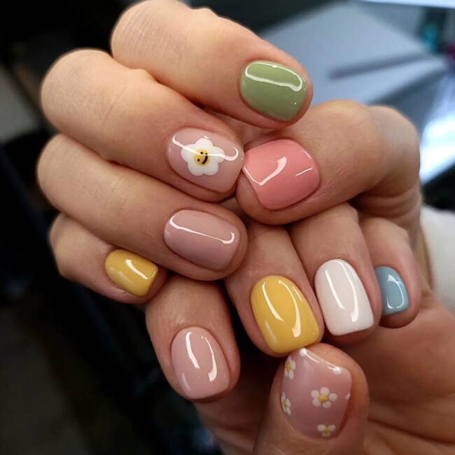 47 Best Spring Nails That Goes With Everything — Daisy + Pastel Short Nails