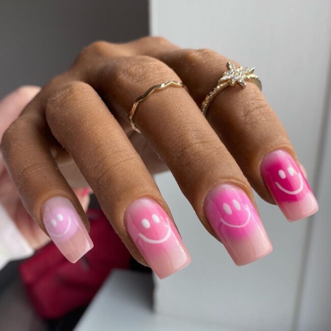 47 Best Spring Nails That Goes With Everything — Ombre Pink Smiley Face Nail Art