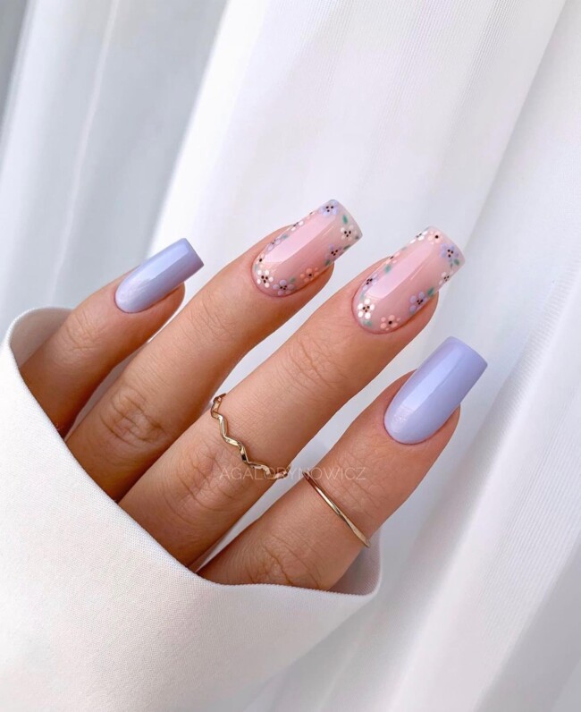 47 Best Spring Nails That Goes With Everything — Soft Blue & Flower Outline Nail Art