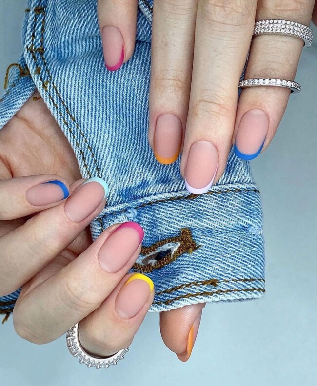 french tip nails, french tip nails with color, colored french tip nails 2022, coloured french tips short nails, colored nails with colored tips, french tip nail ideas, gold french tip nails, modern french manicure, colored tips nails, pink french tip nails