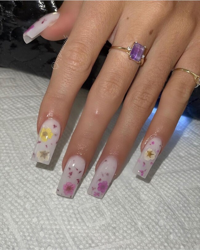 35 Cute Nail Designs for Spring and Summer — Dried Flower Acrylic Nail Art